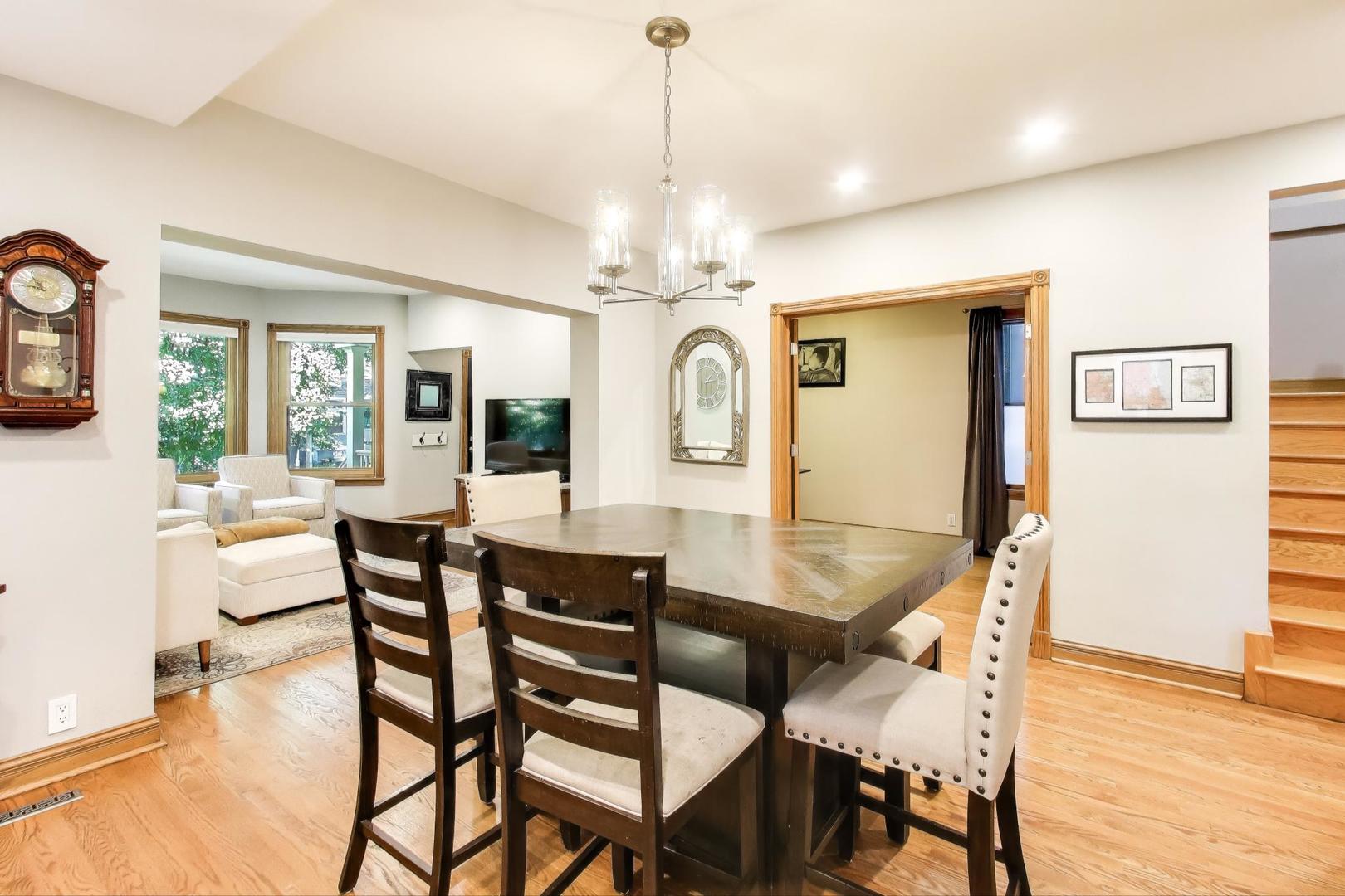 4333 N Oakley Avenue