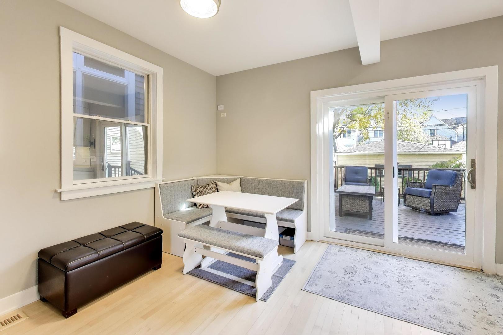 4333 N Oakley Avenue