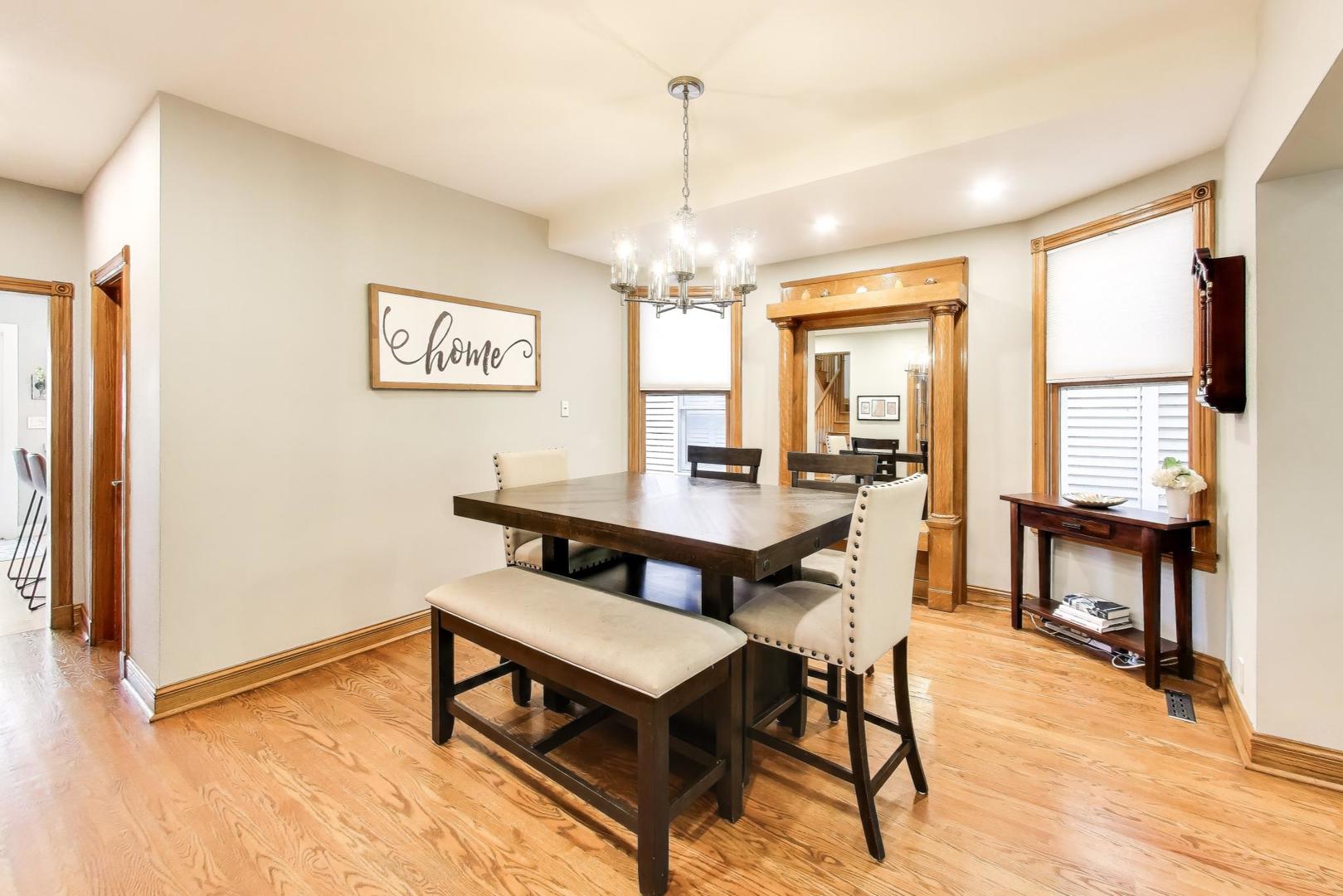 4333 N Oakley Avenue