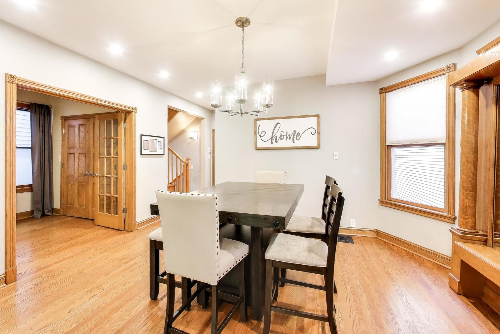 4333 N Oakley Avenue