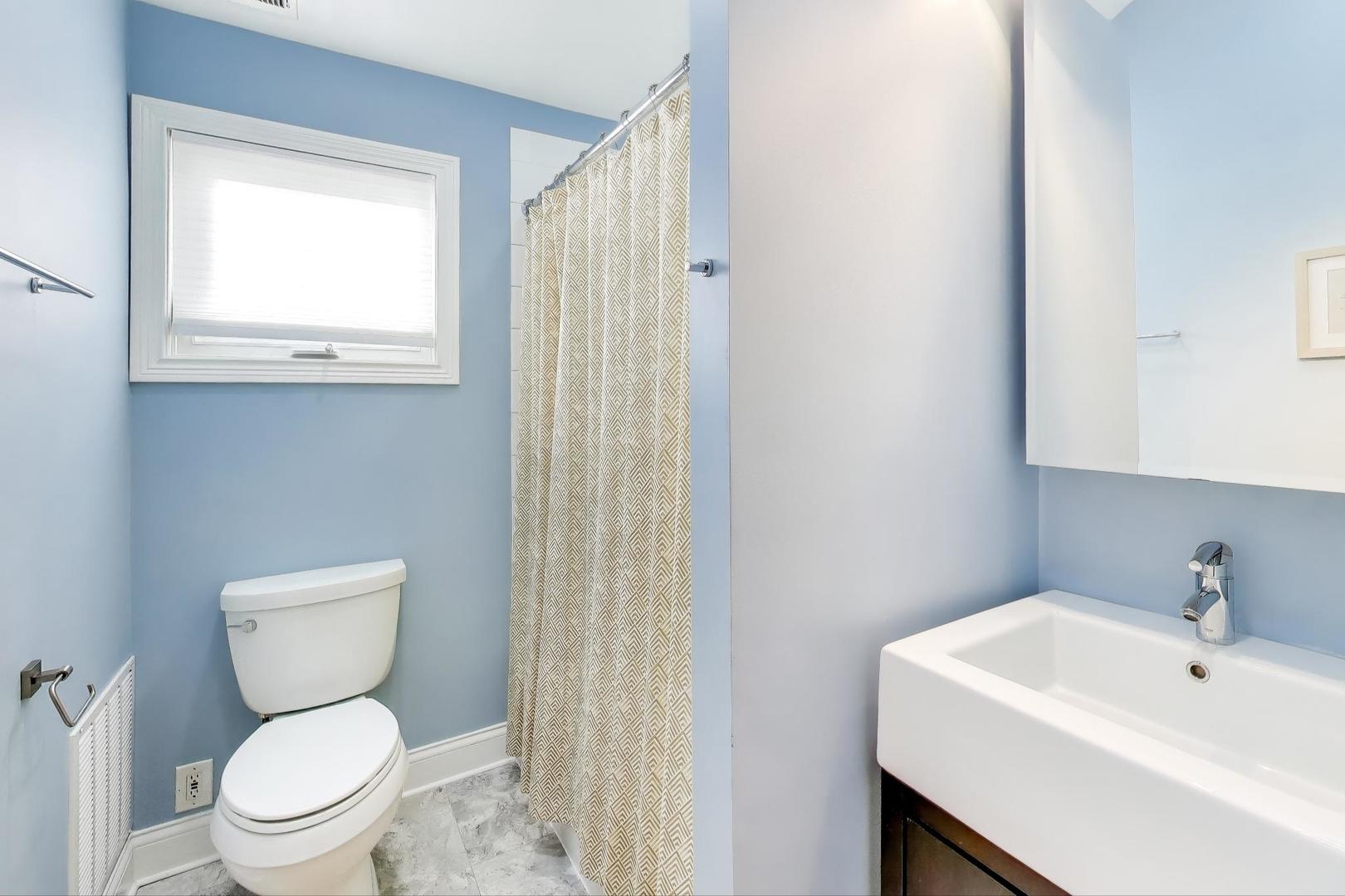 4333 N Oakley Avenue