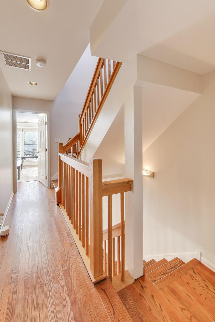 3442 N DAMEN Avenue Unit: 3