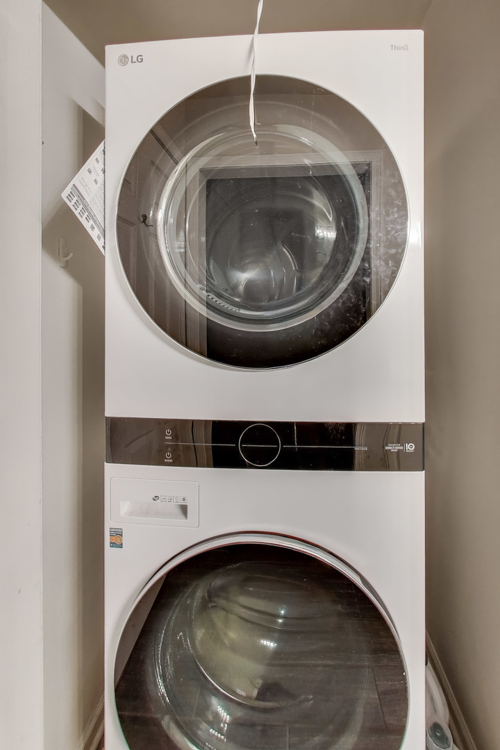 3442 N DAMEN Avenue Unit: 3