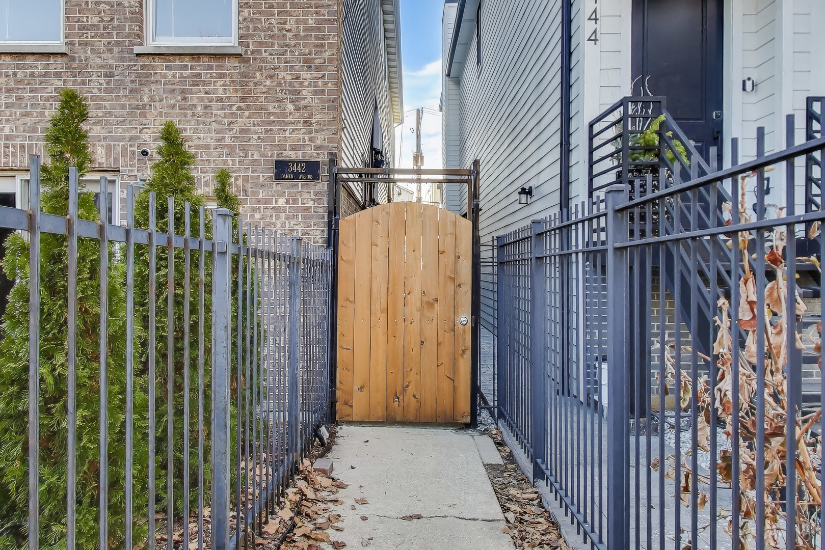 3442 N DAMEN Avenue Unit: 3