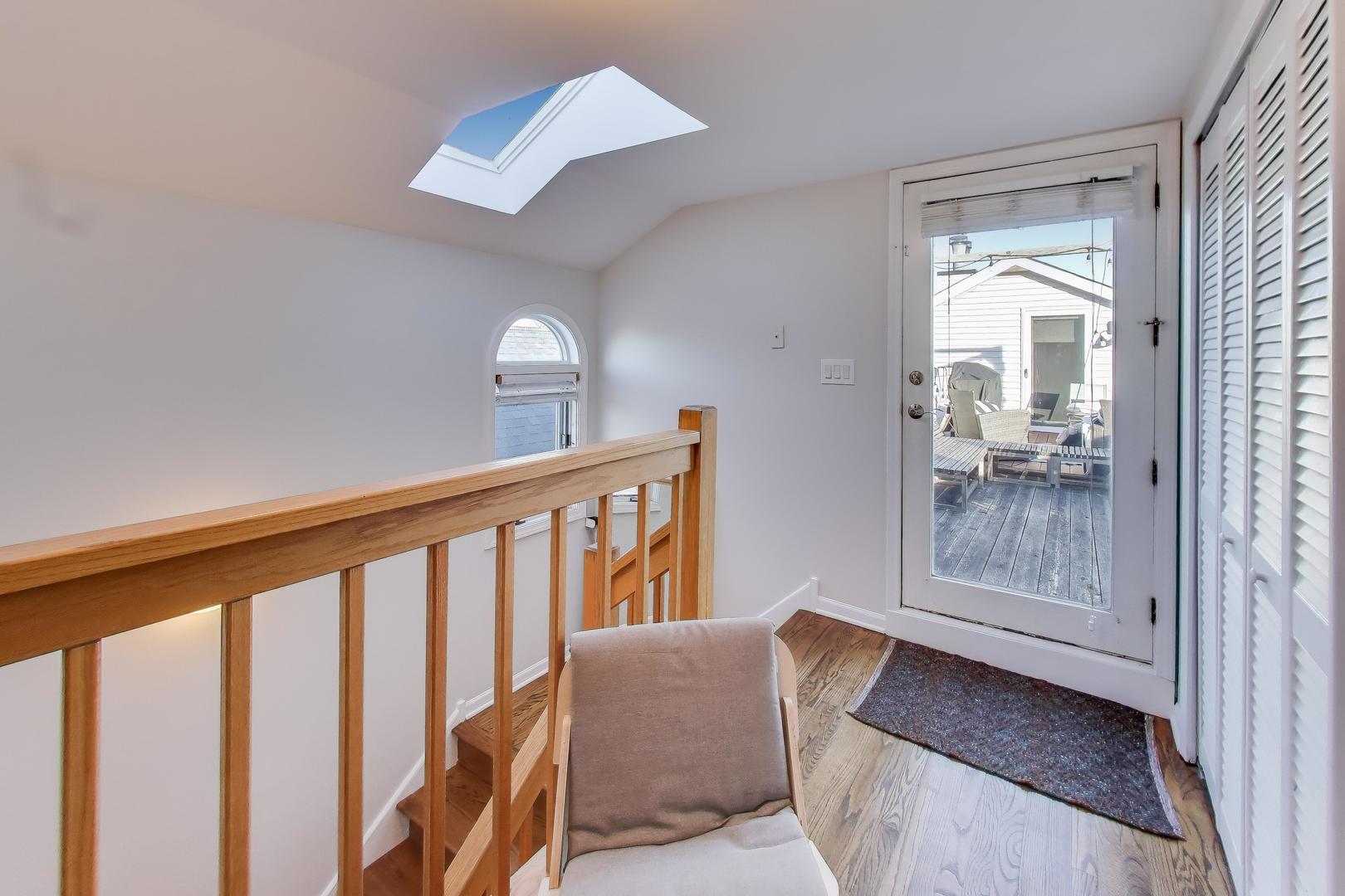 3442 N DAMEN Avenue Unit: 3