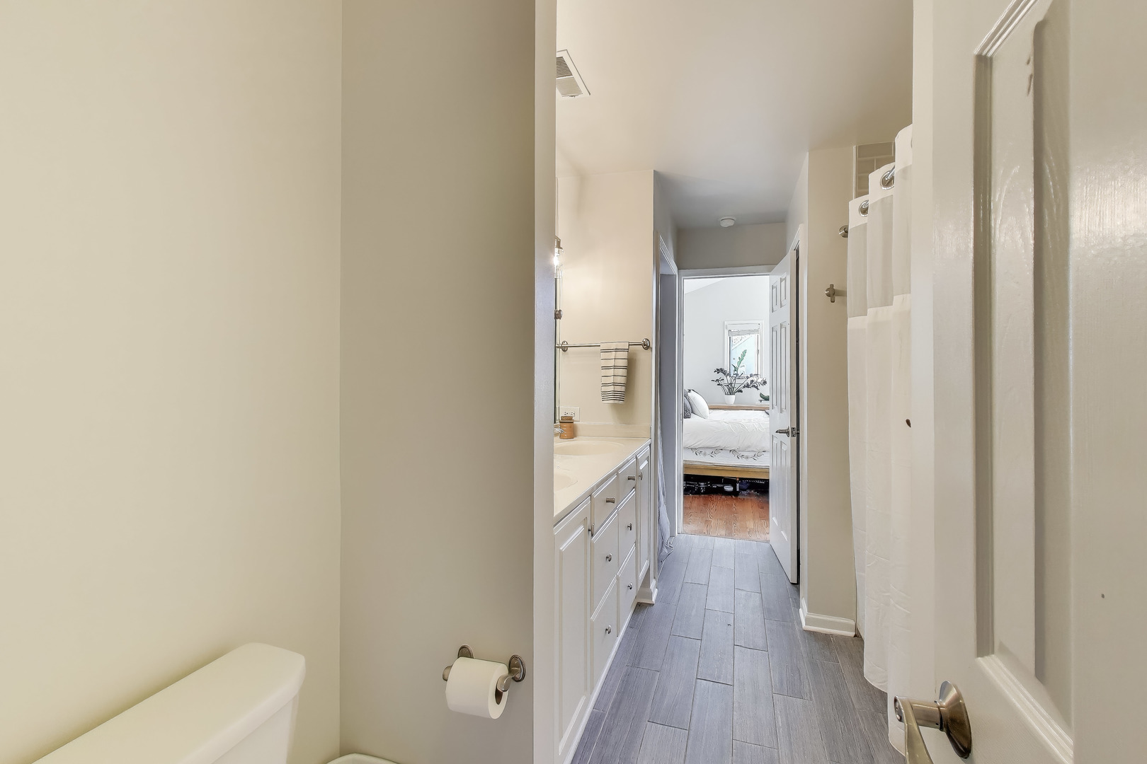 3442 N DAMEN Avenue Unit: 3