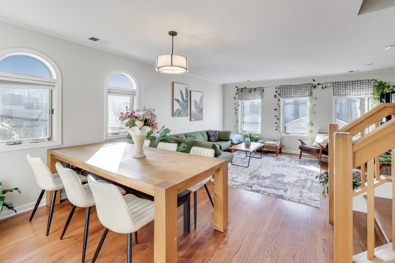 3442 N DAMEN Avenue Unit: 3