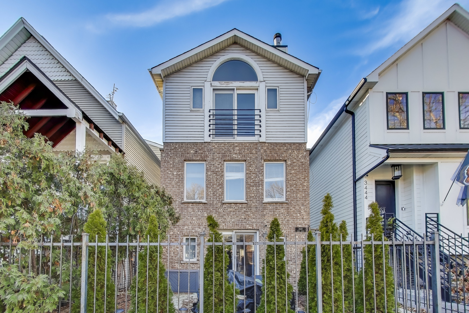 3442 N DAMEN Avenue Unit: 3