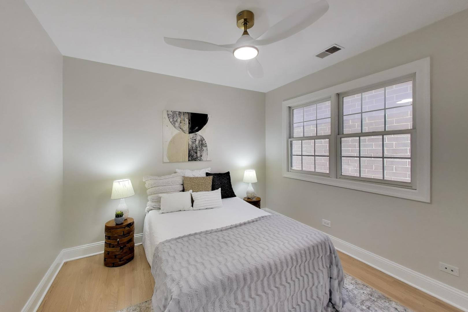 1919 W FLETCHER Street