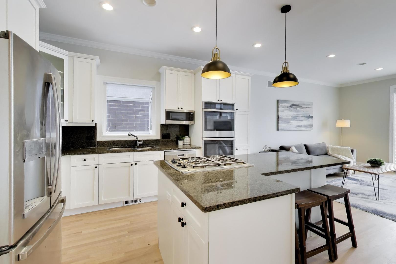 1919 W FLETCHER Street