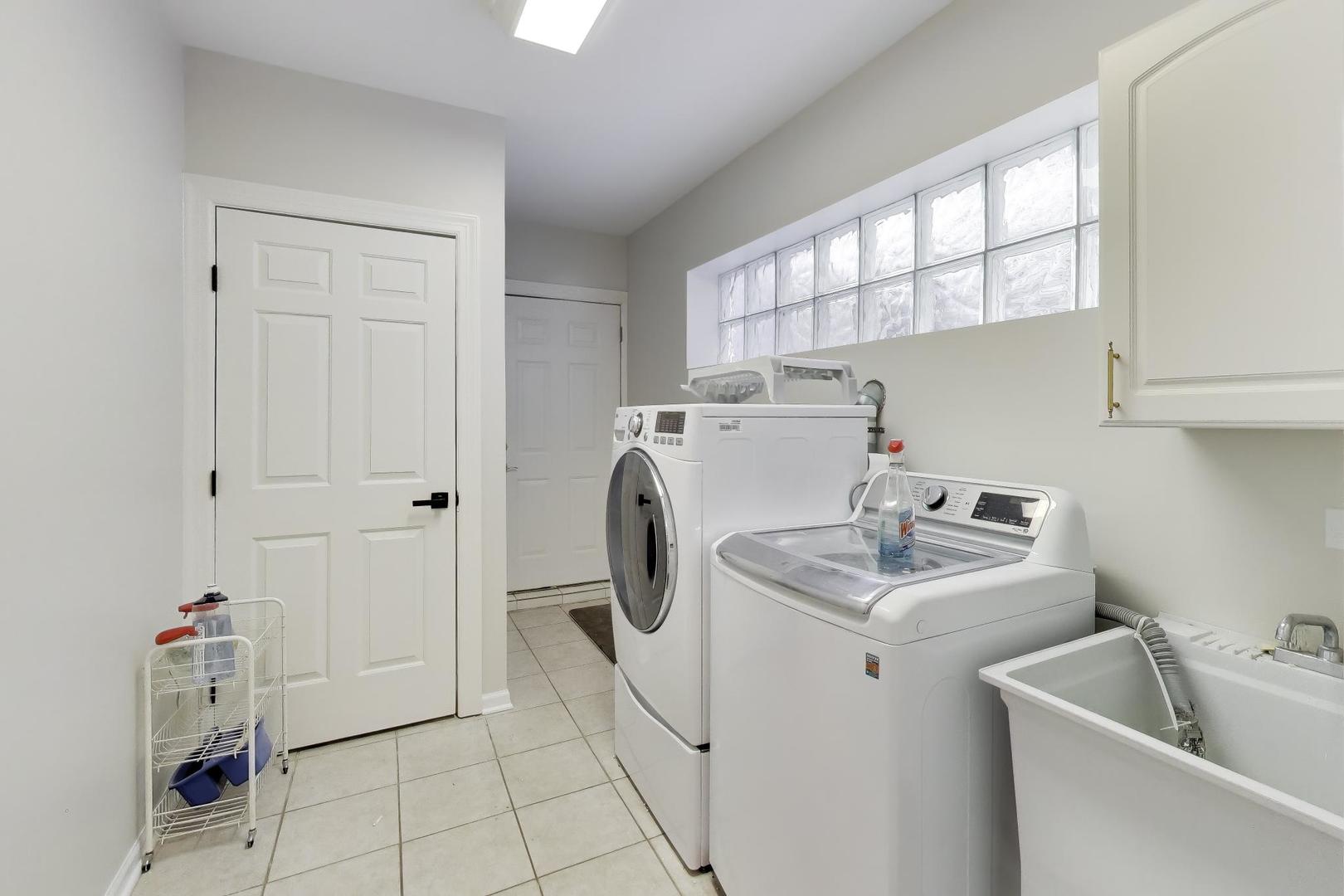 1919 W FLETCHER Street