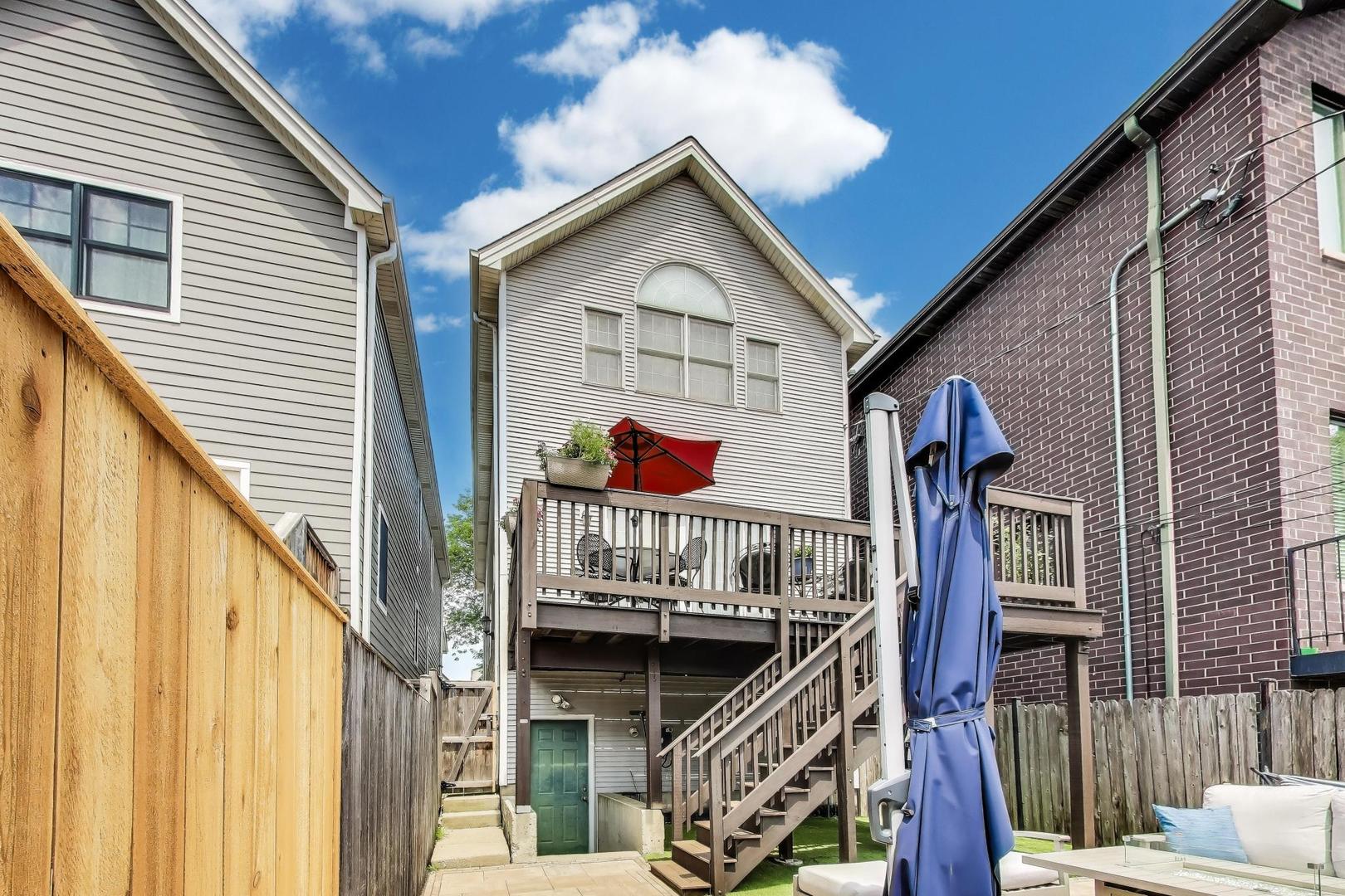 1919 W FLETCHER Street