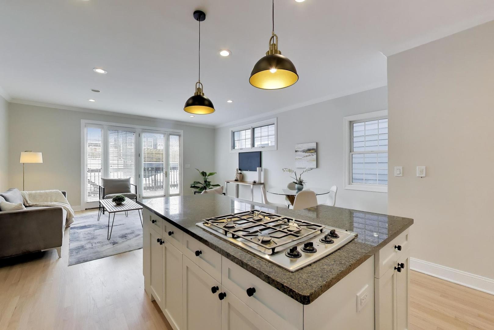 1919 W FLETCHER Street