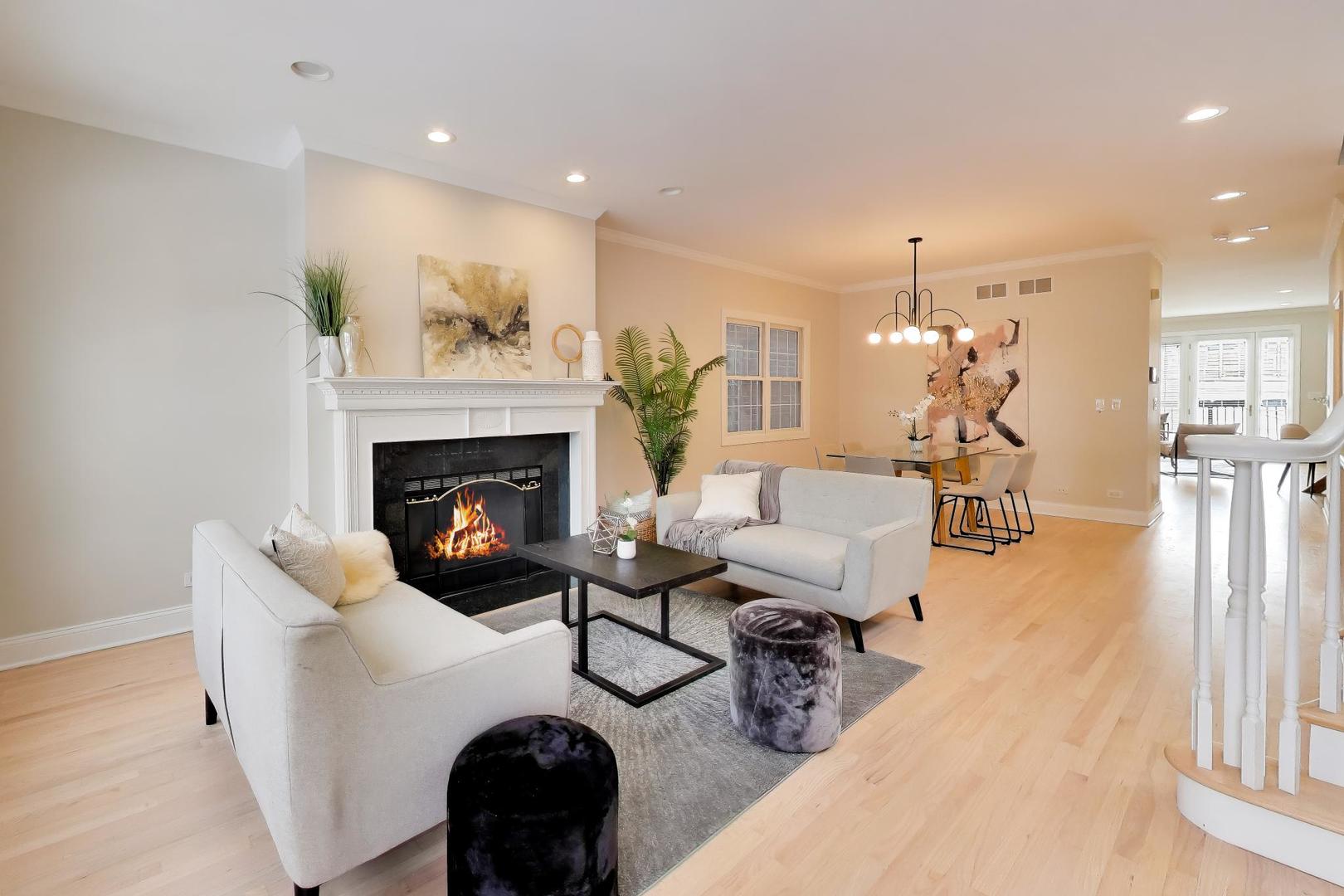 1919 W FLETCHER Street