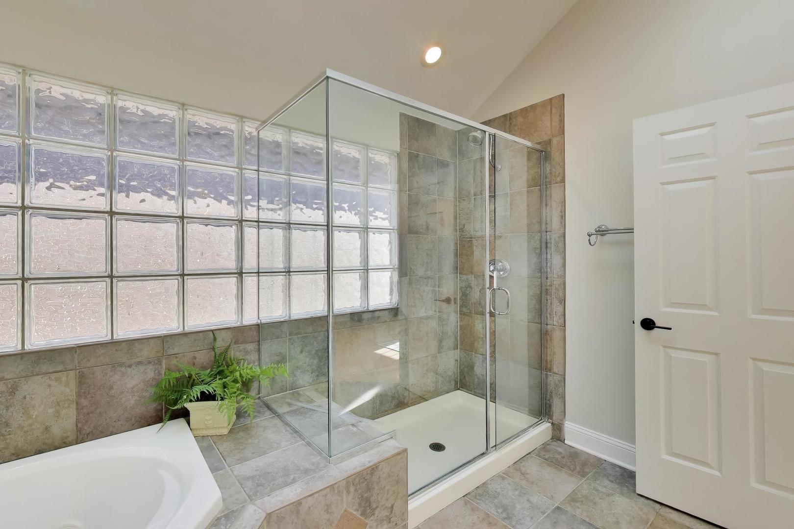 1919 W FLETCHER Street