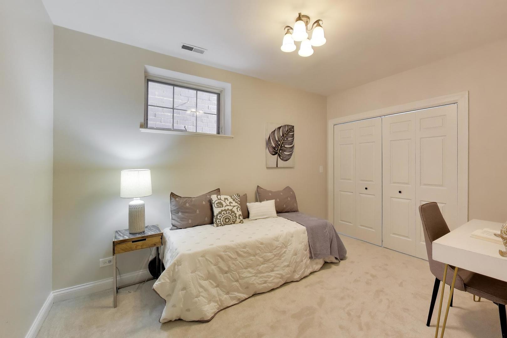 1919 W FLETCHER Street