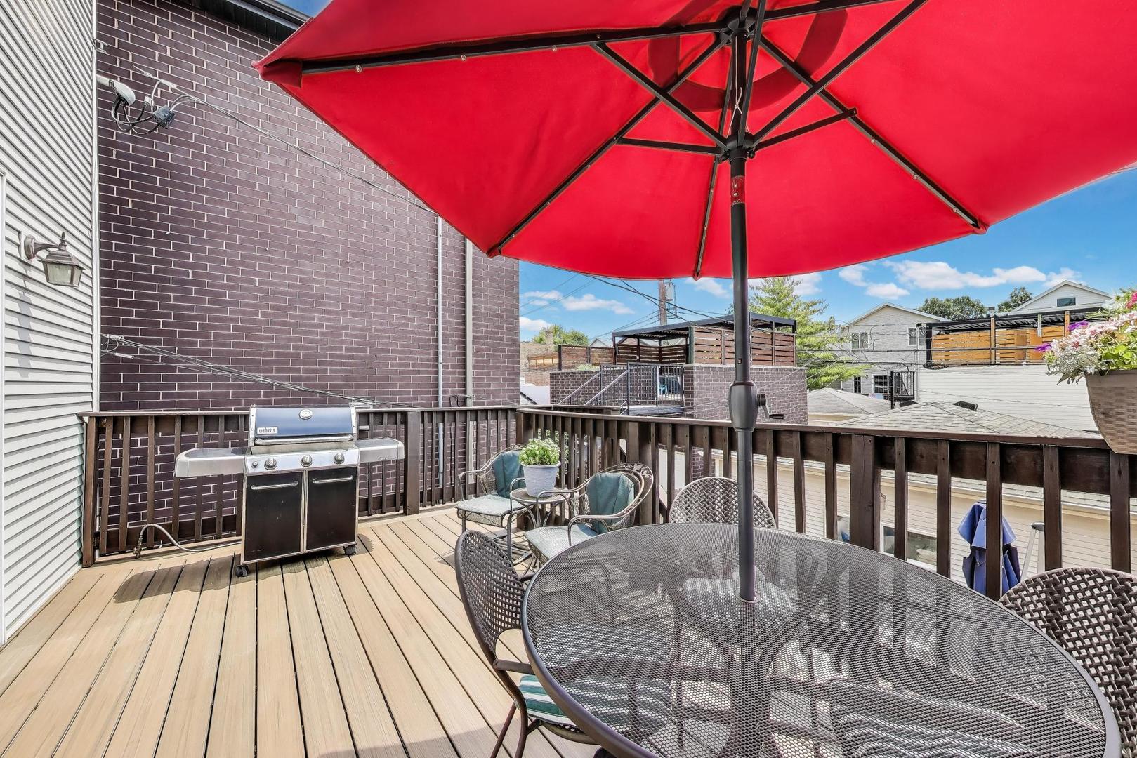 1919 W FLETCHER Street