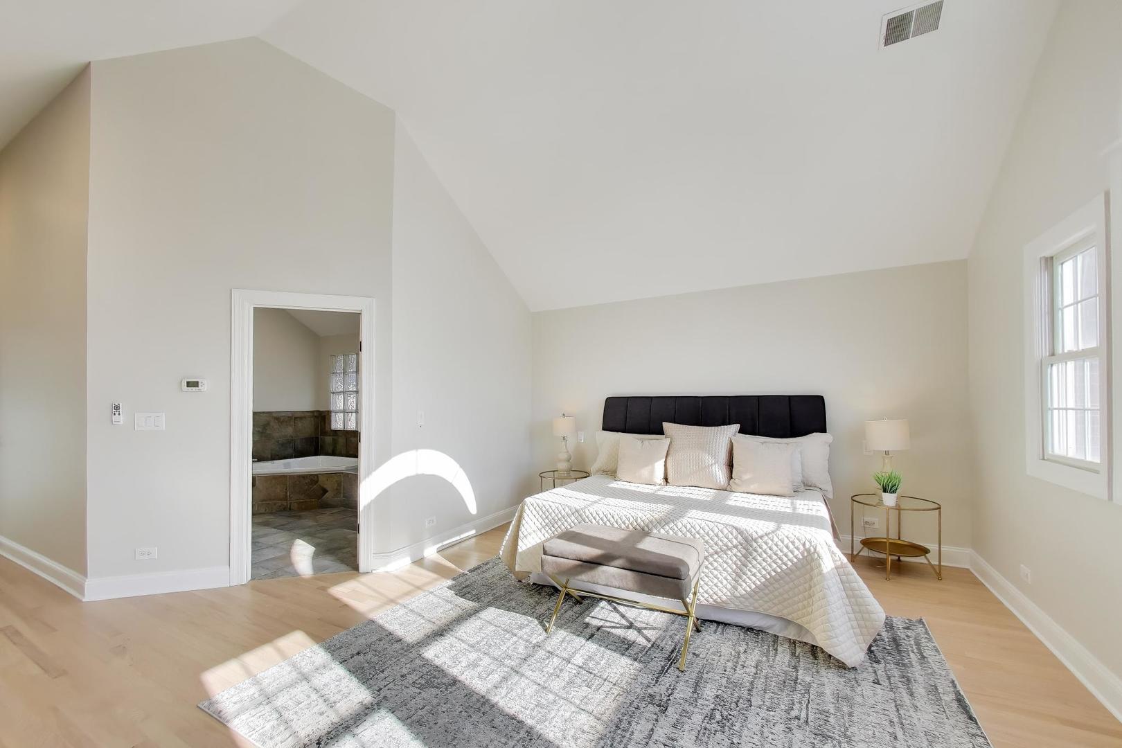 1919 W FLETCHER Street