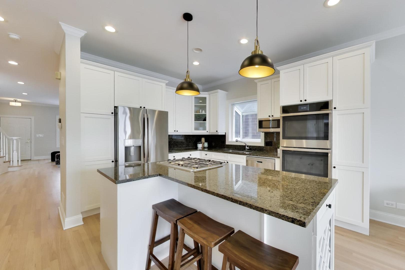 1919 W FLETCHER Street