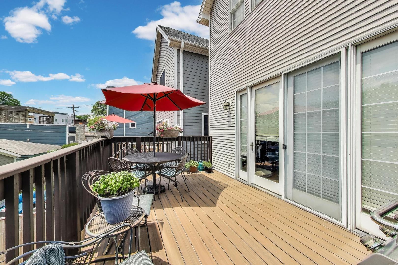 1919 W FLETCHER Street