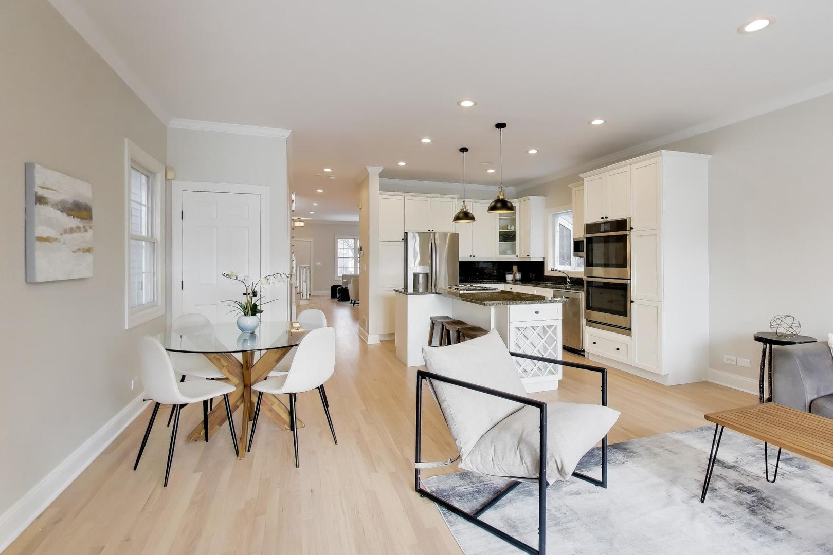 1919 W FLETCHER Street