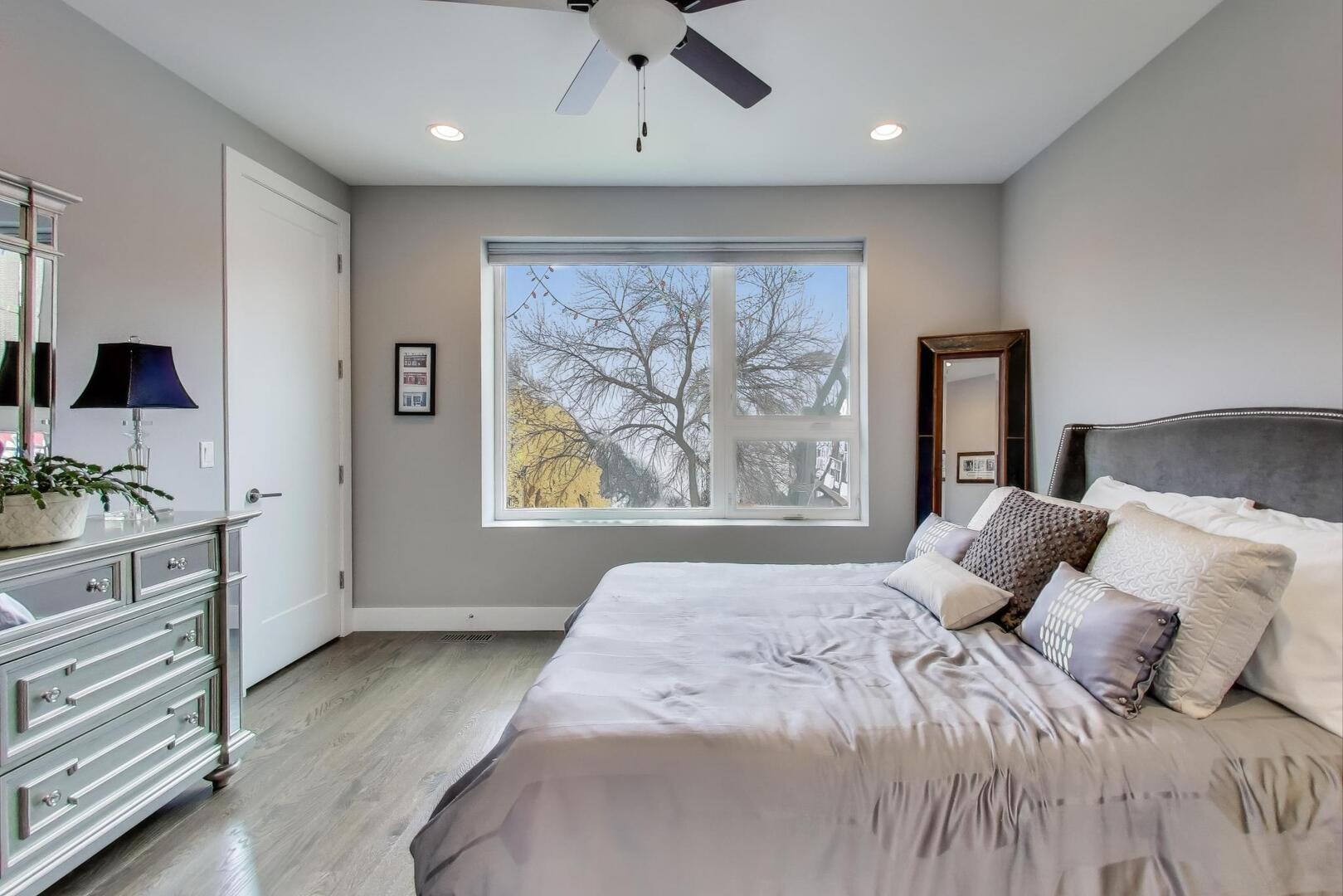 3943 N Francisco Avenue