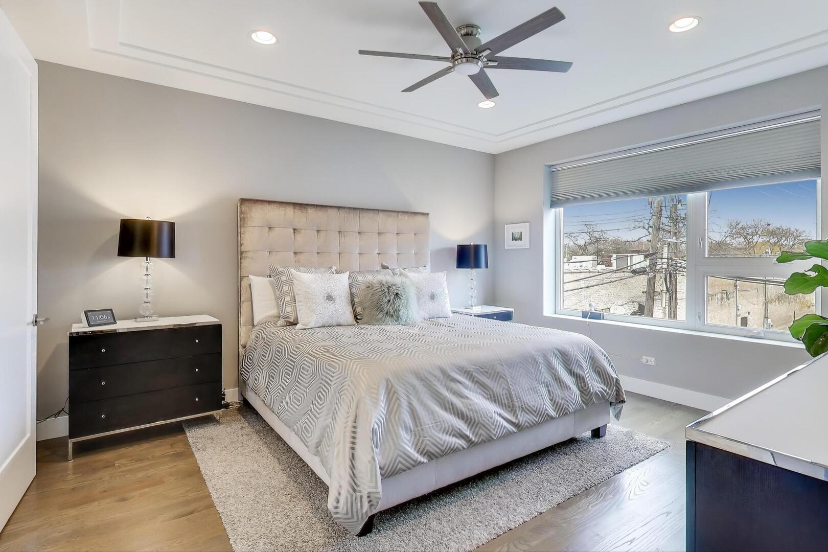 3943 N Francisco Avenue