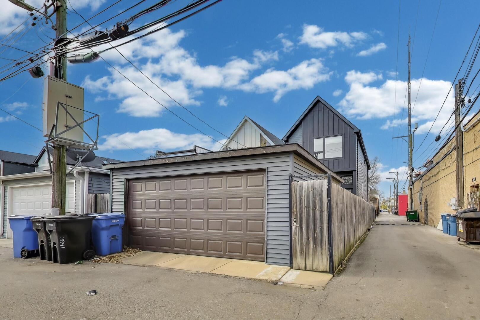 3943 N Francisco Avenue