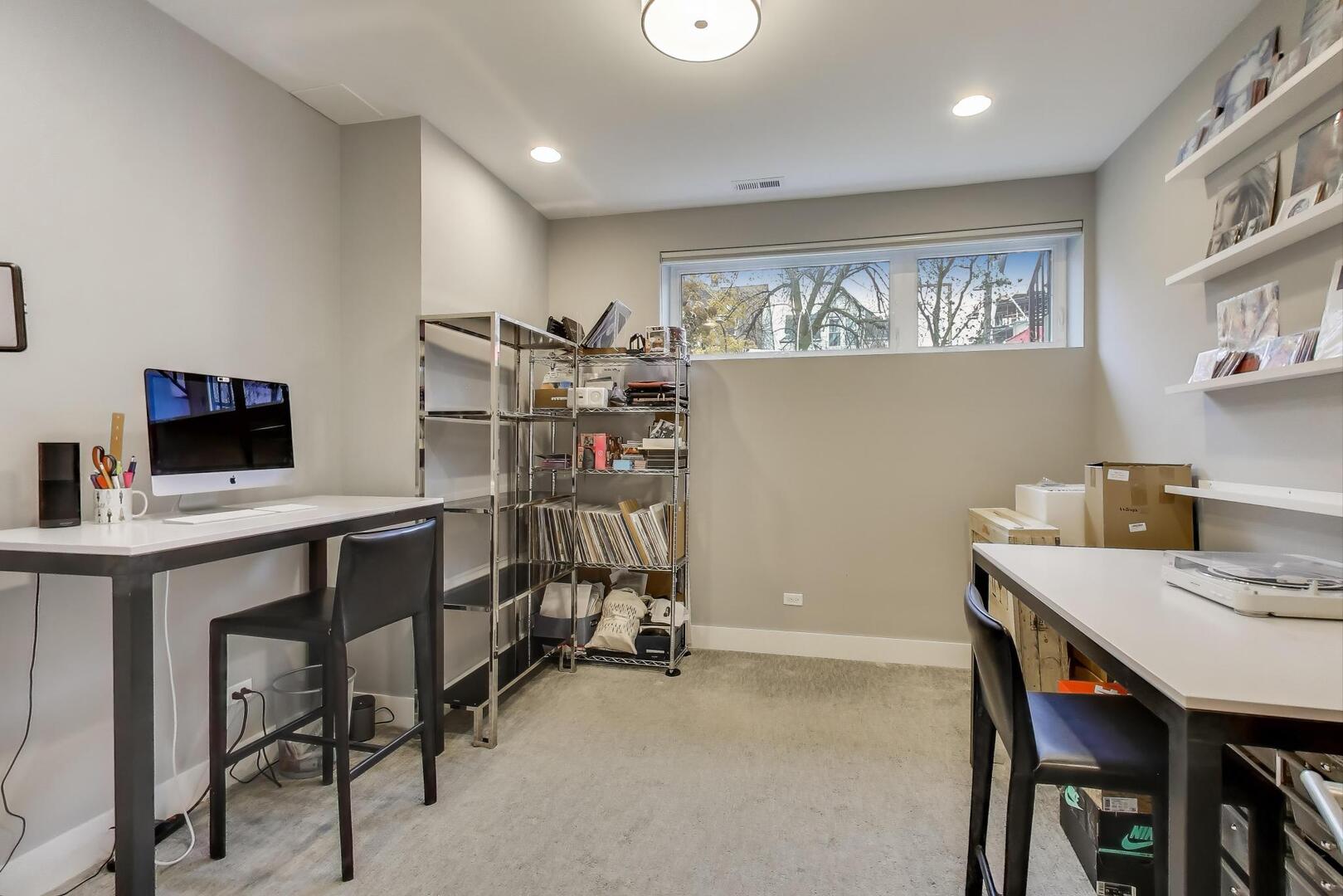 3943 N Francisco Avenue