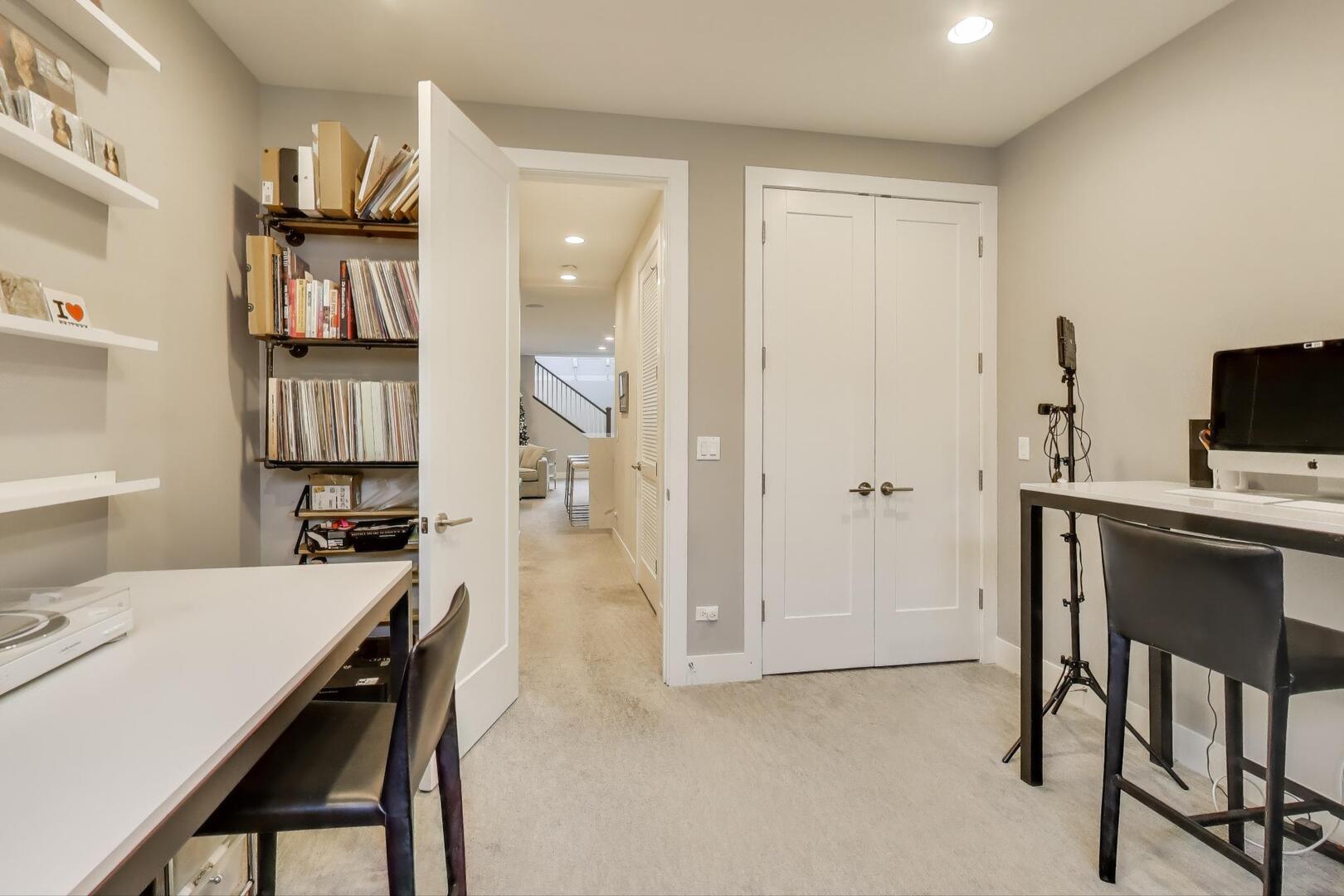 3943 N Francisco Avenue