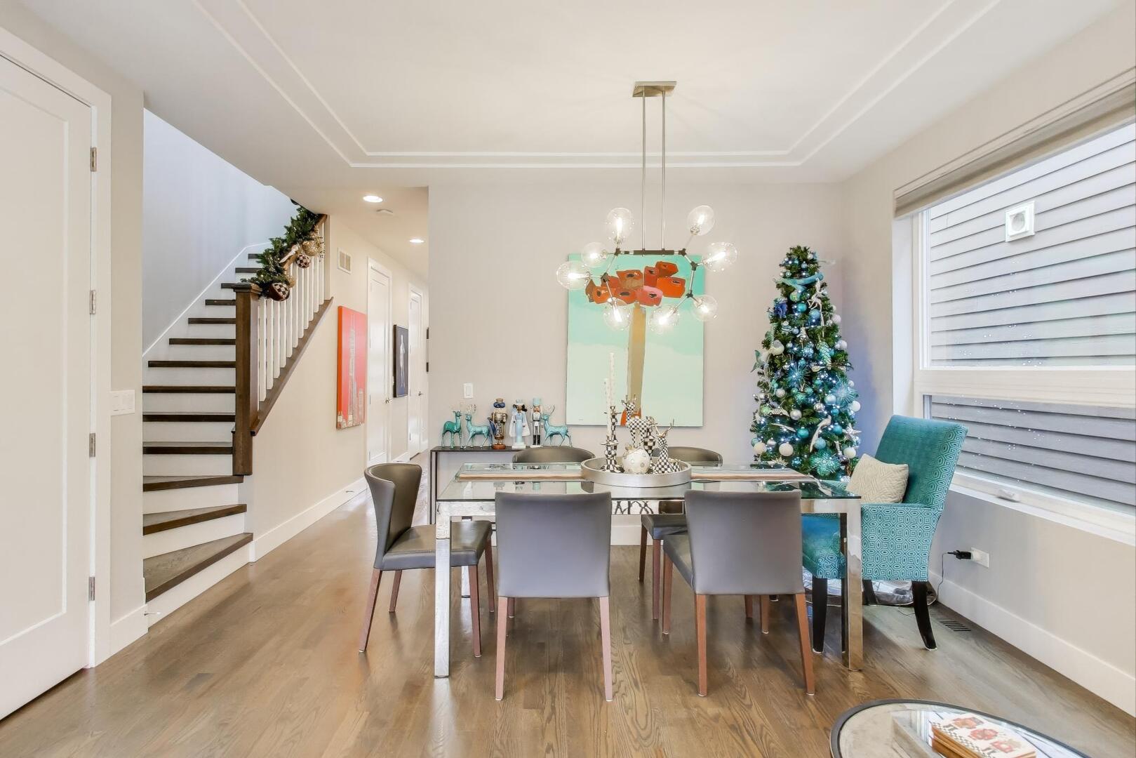 3943 N Francisco Avenue