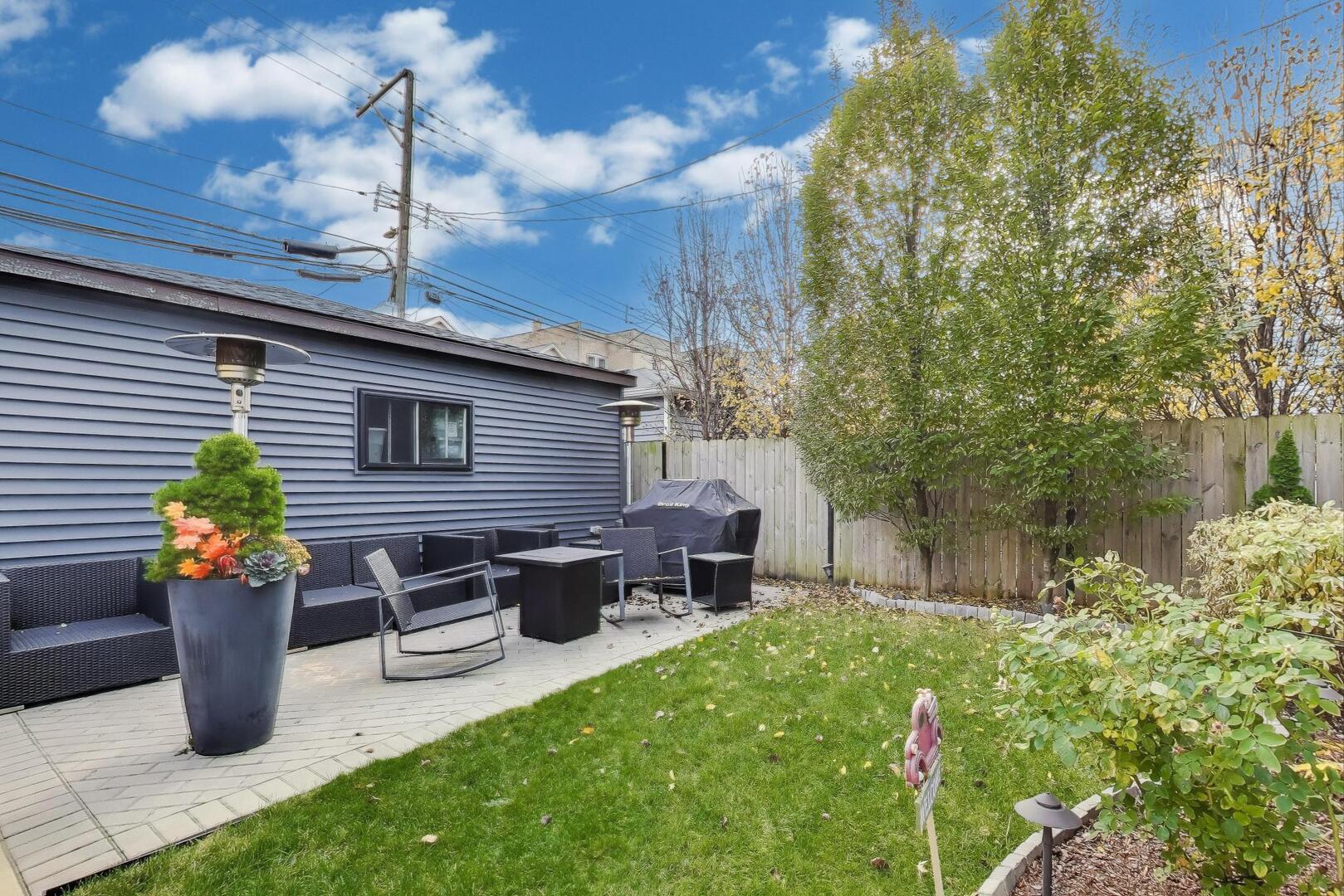 3943 N Francisco Avenue