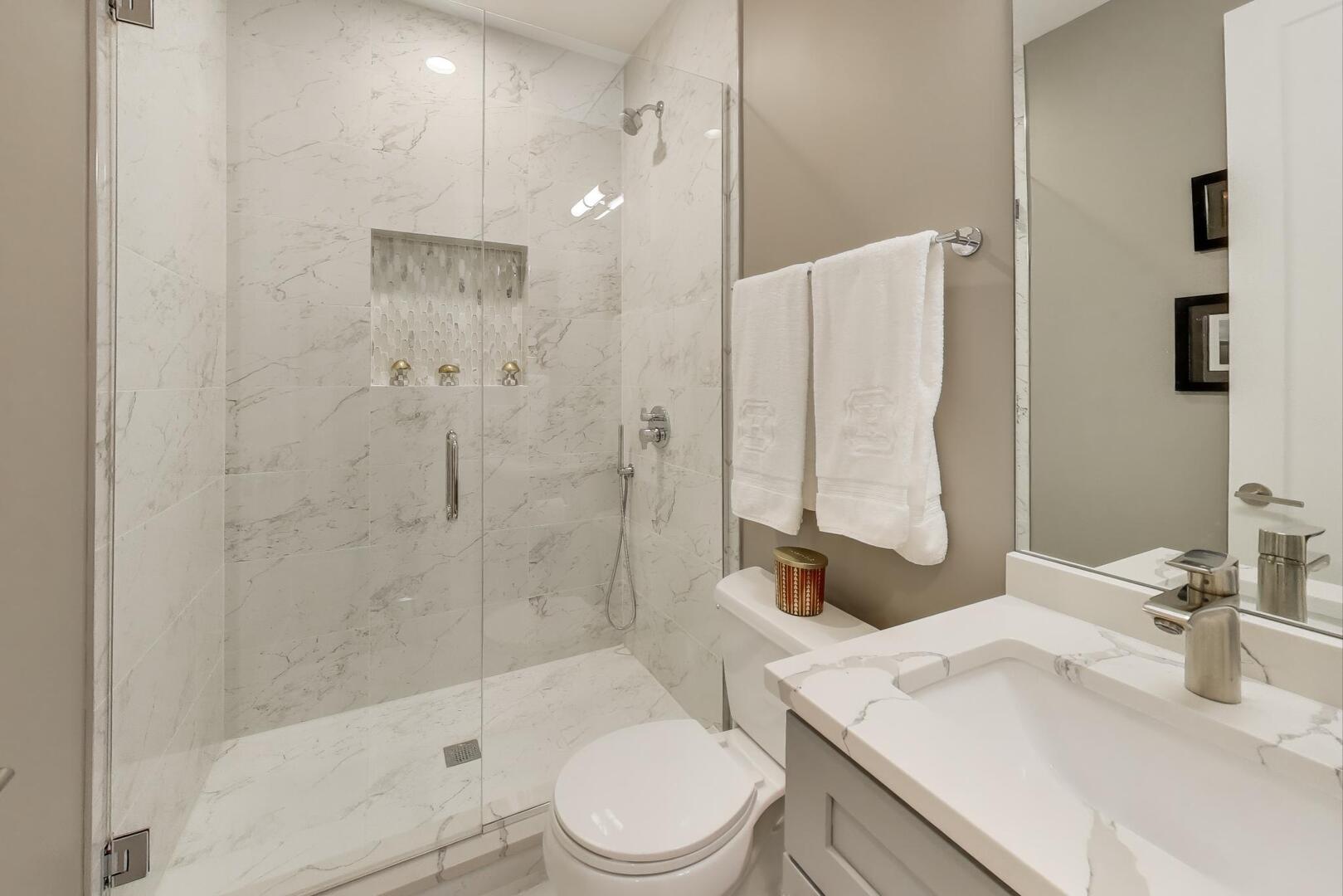 3943 N Francisco Avenue