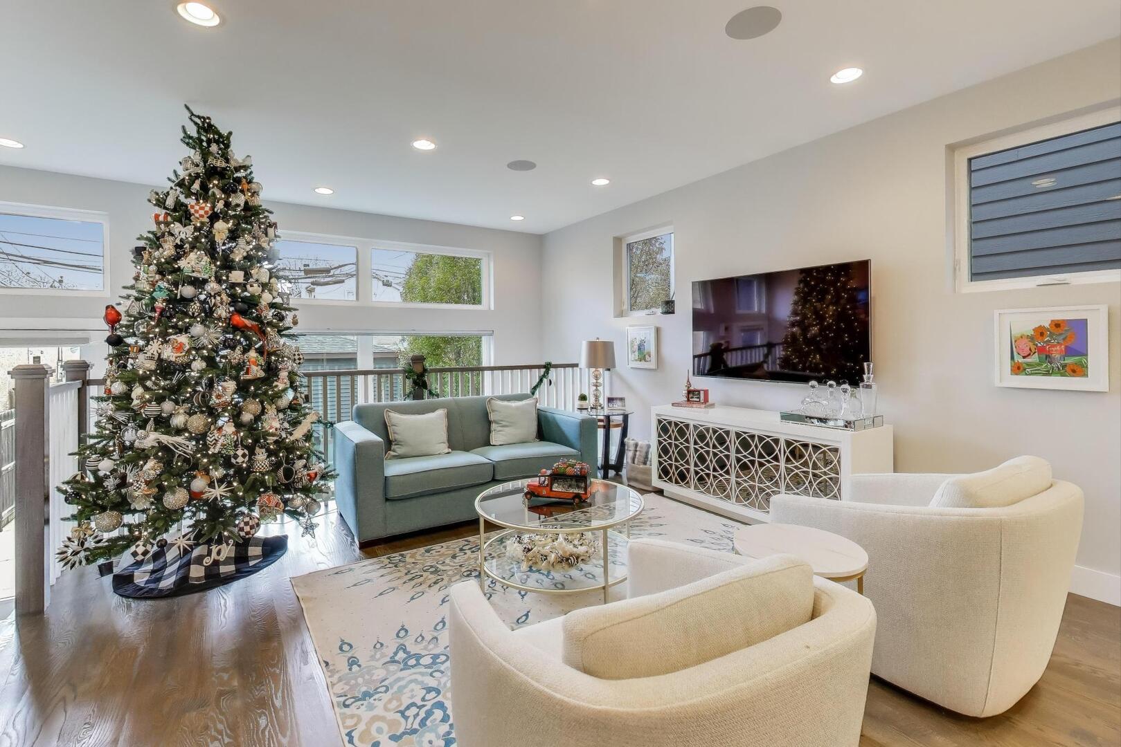 3943 N Francisco Avenue