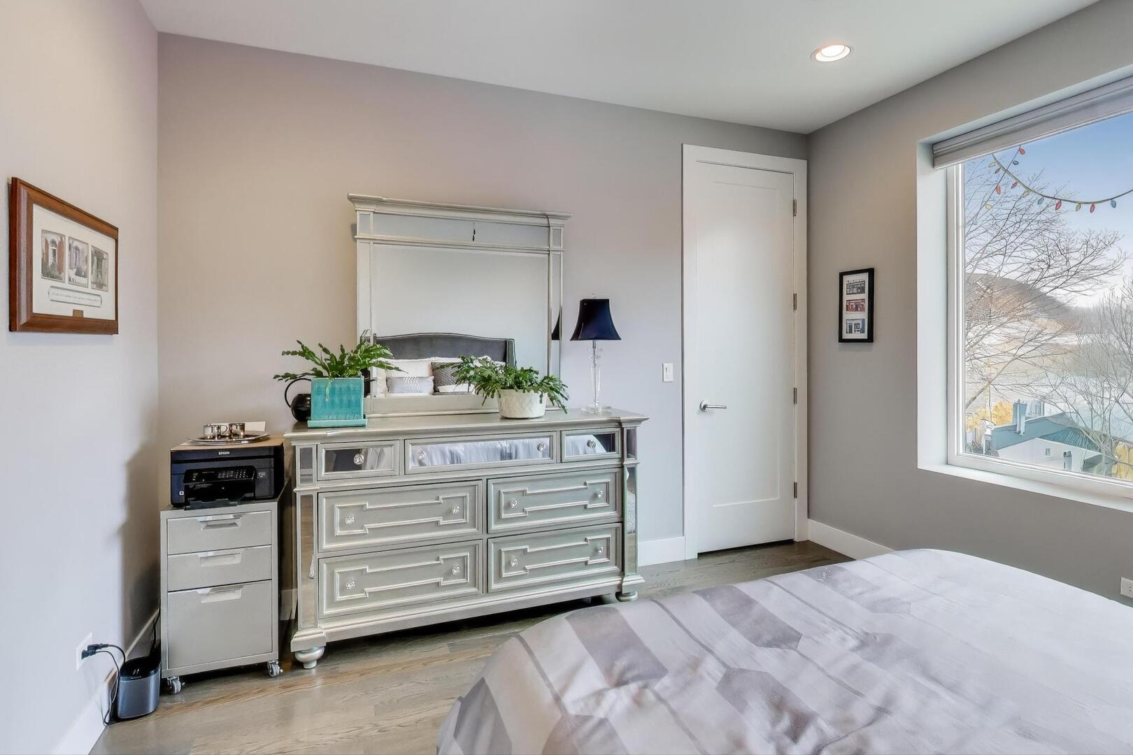 3943 N Francisco Avenue