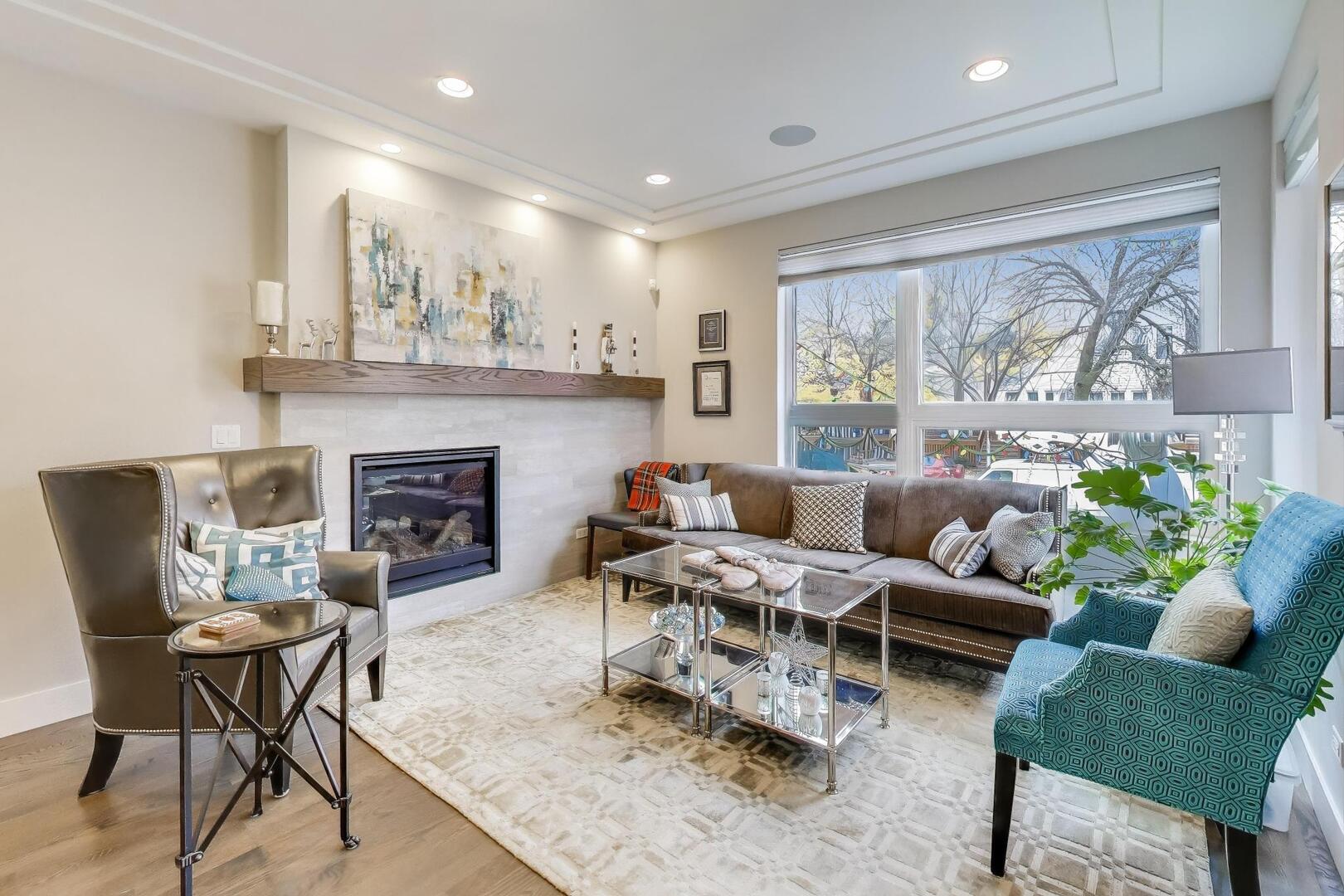 3943 N Francisco Avenue