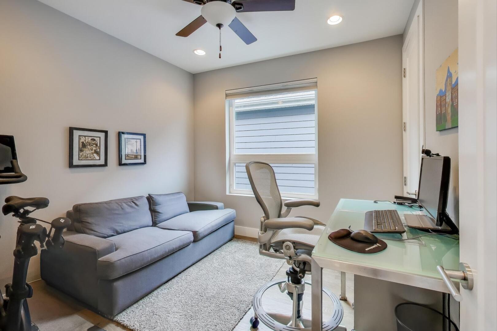 3943 N Francisco Avenue