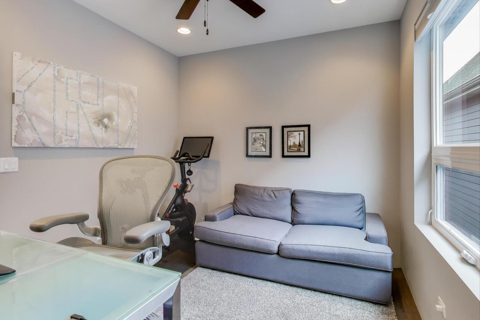 3943 N Francisco Avenue