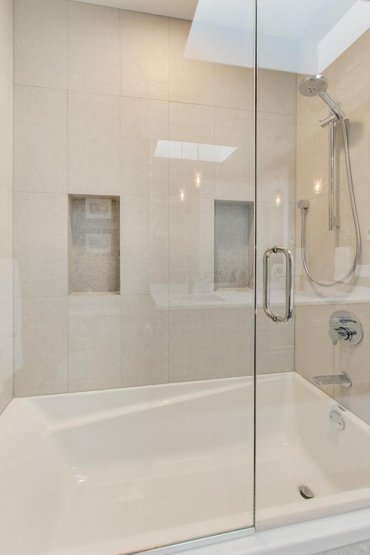 3943 N Francisco Avenue