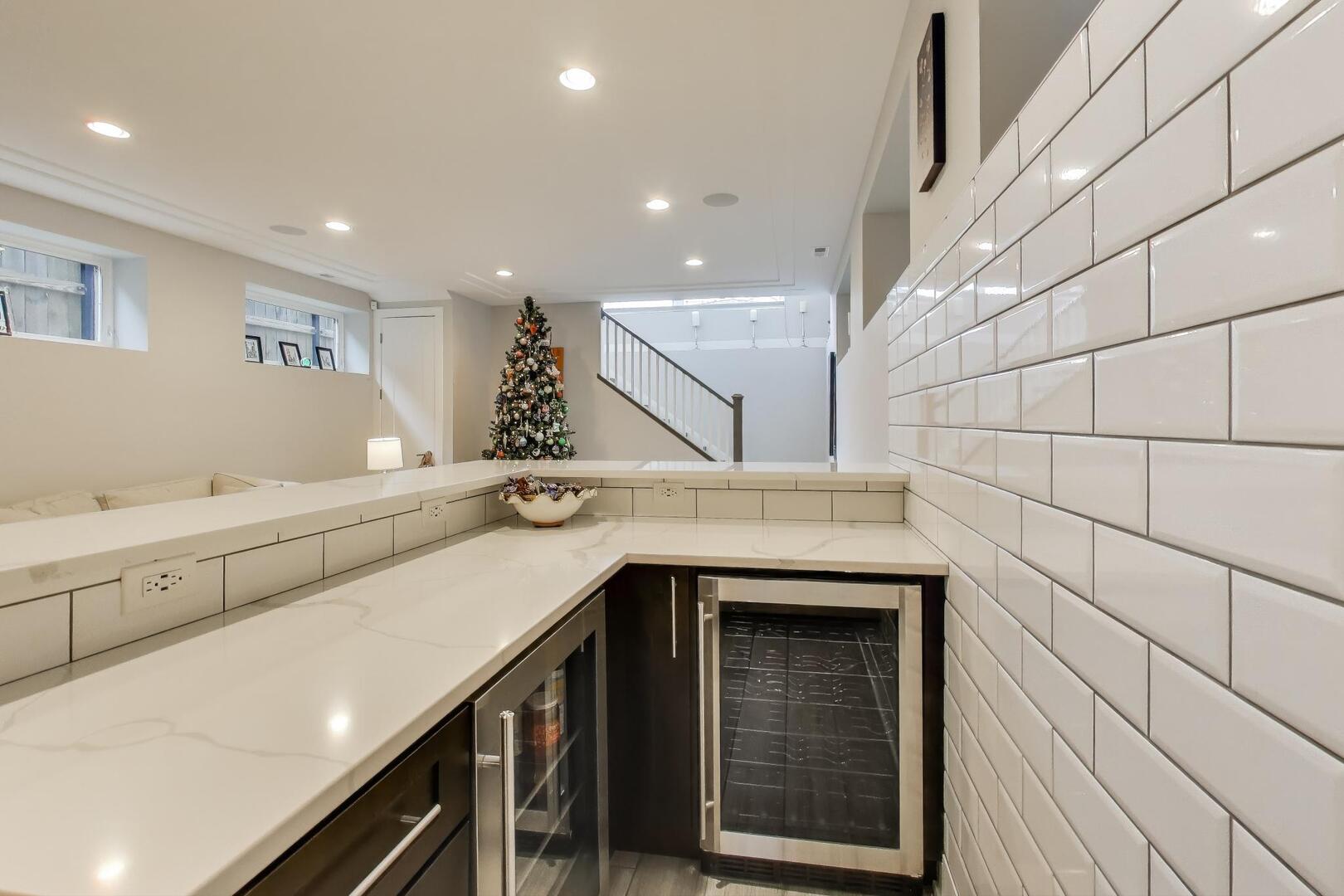 3943 N Francisco Avenue