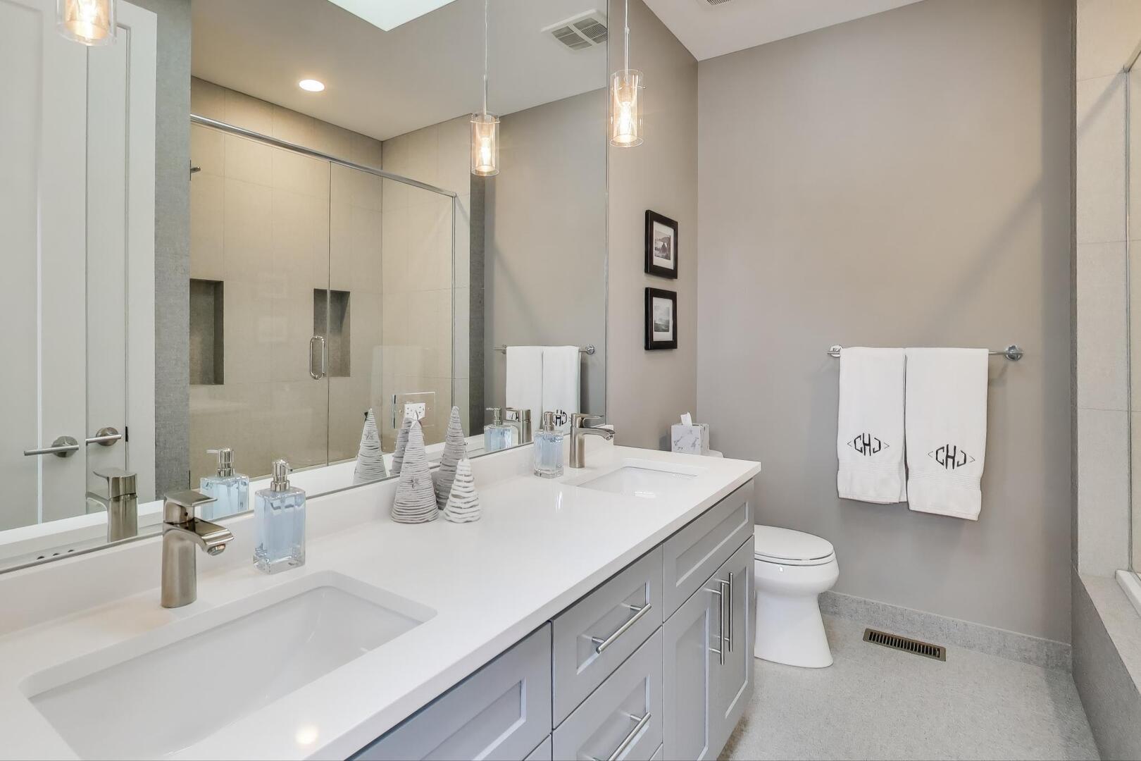 3943 N Francisco Avenue