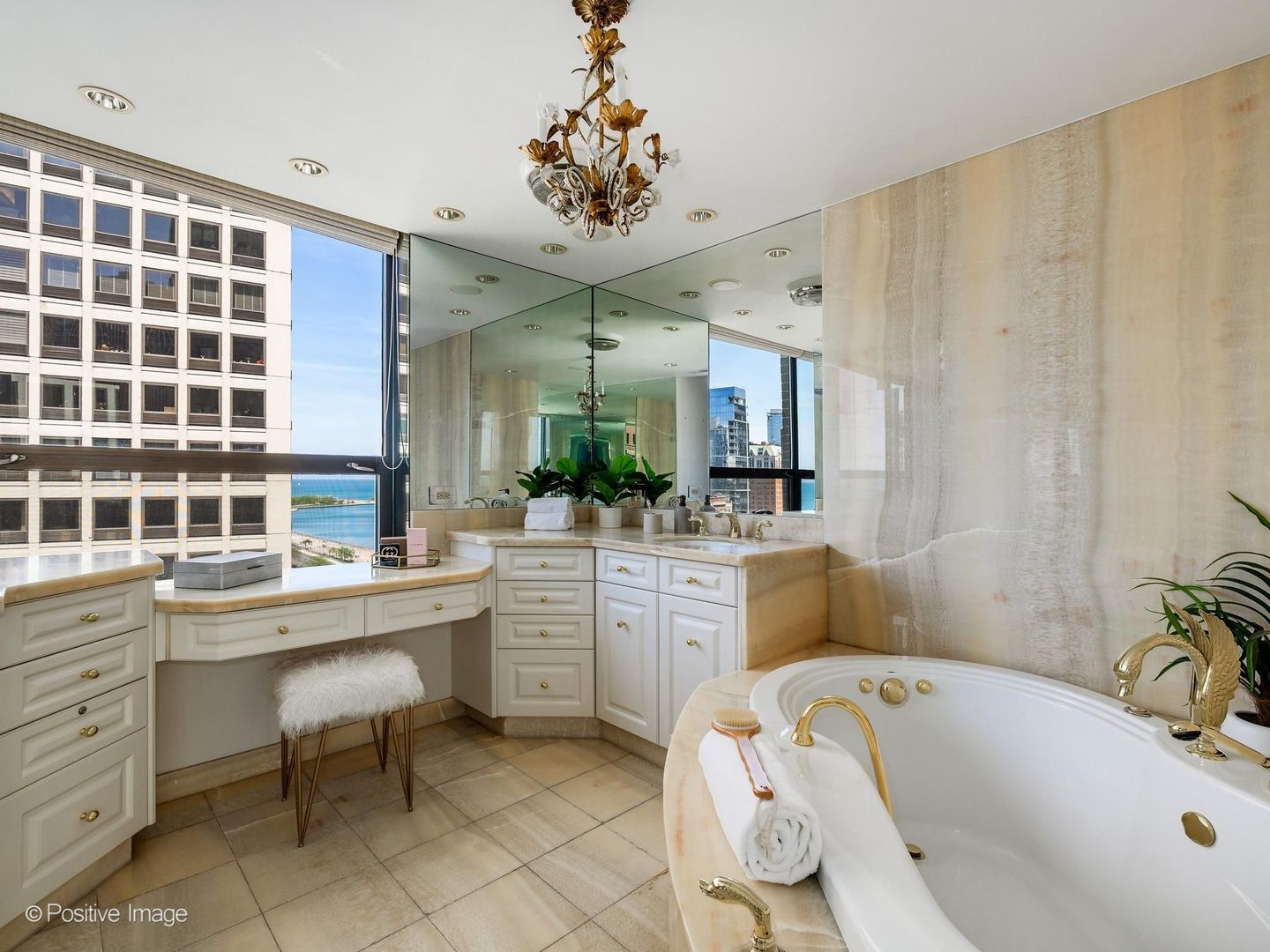 1040 N Lake Shore Drive Unit: 17D