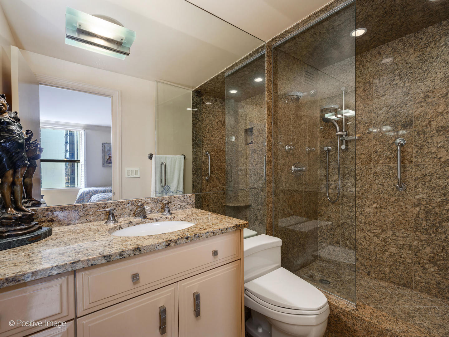 1040 N Lake Shore Drive Unit: 17D
