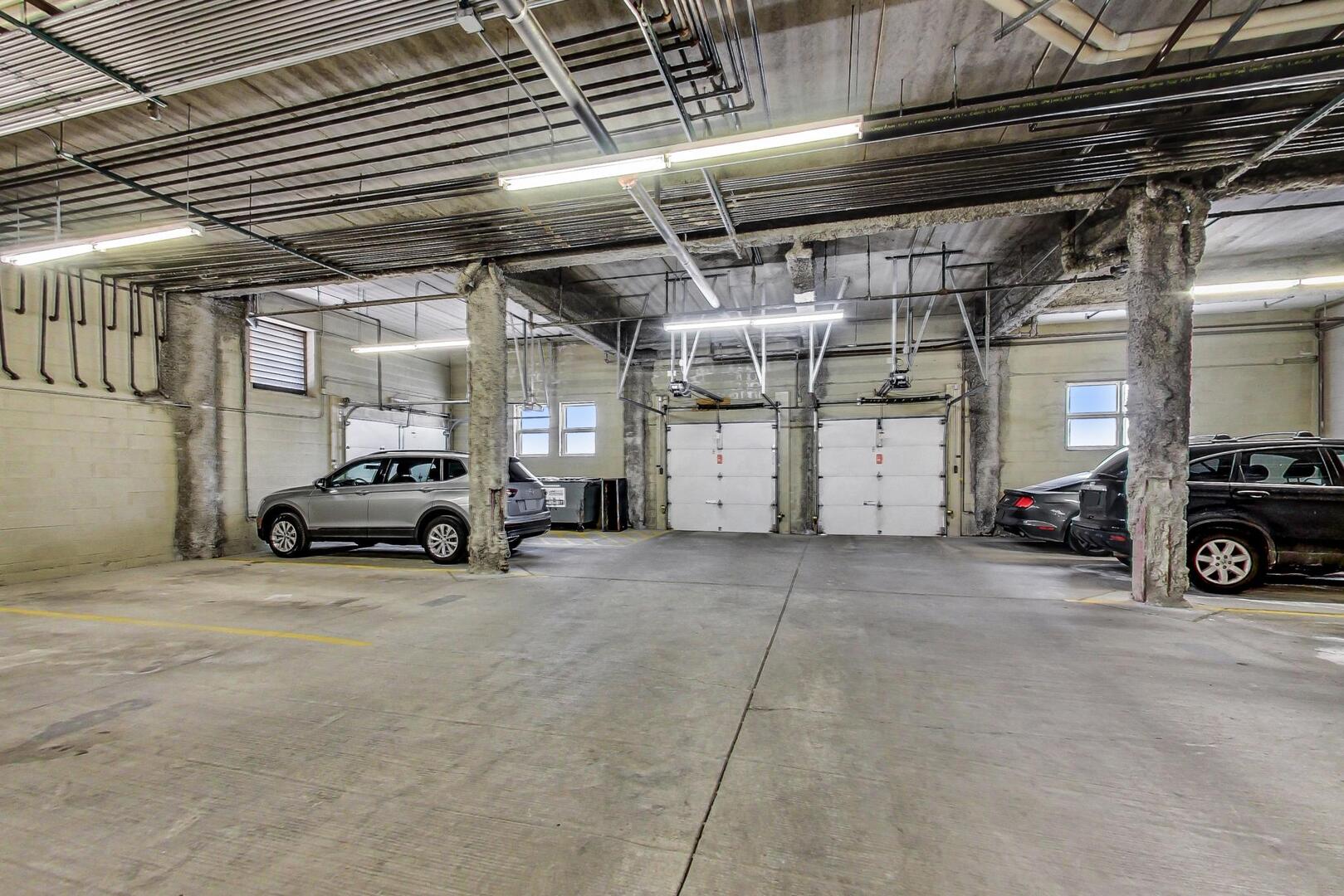 1600 N MARSHFIELD Avenue Unit: 403