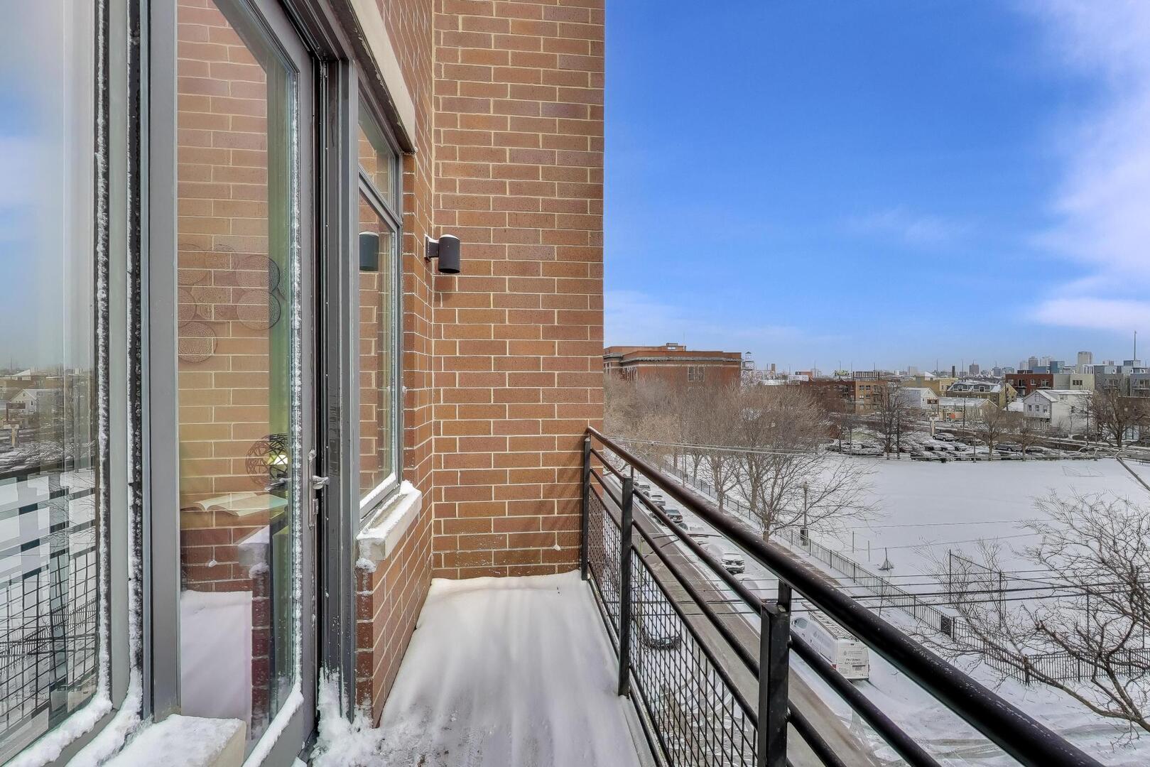 1600 N MARSHFIELD Avenue Unit: 403