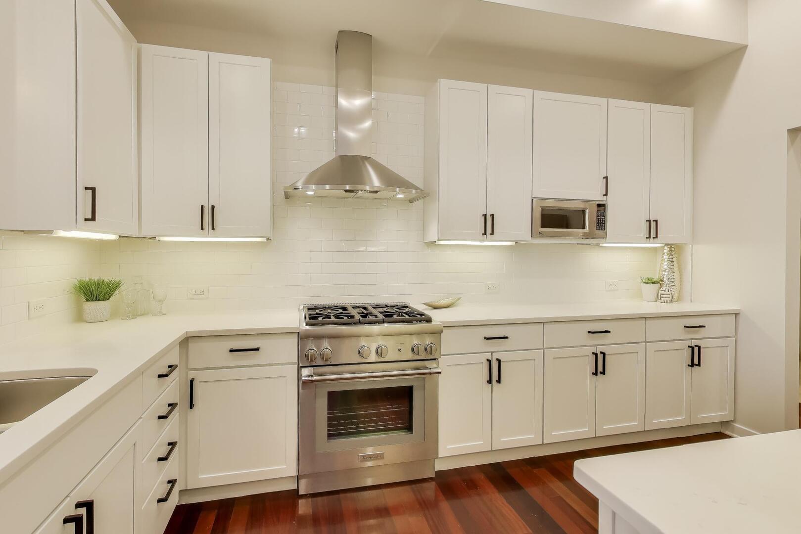 1600 N MARSHFIELD Avenue Unit: 403