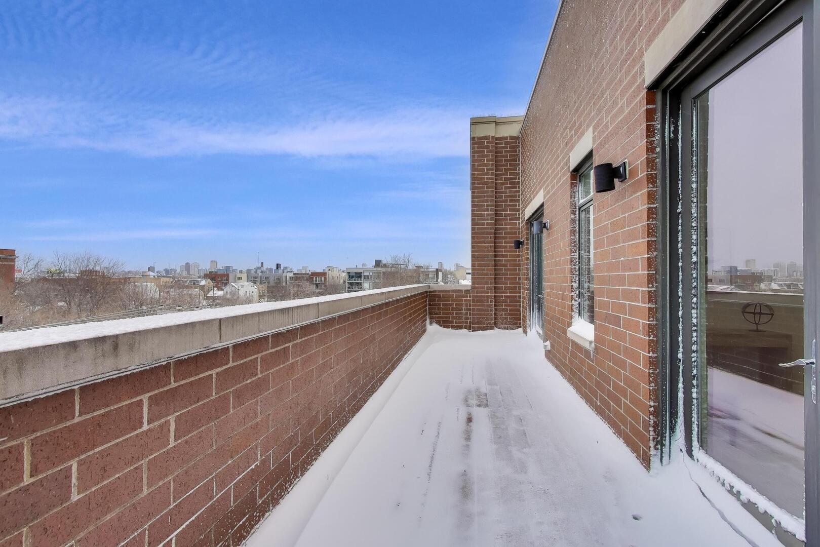 1600 N MARSHFIELD Avenue Unit: 403