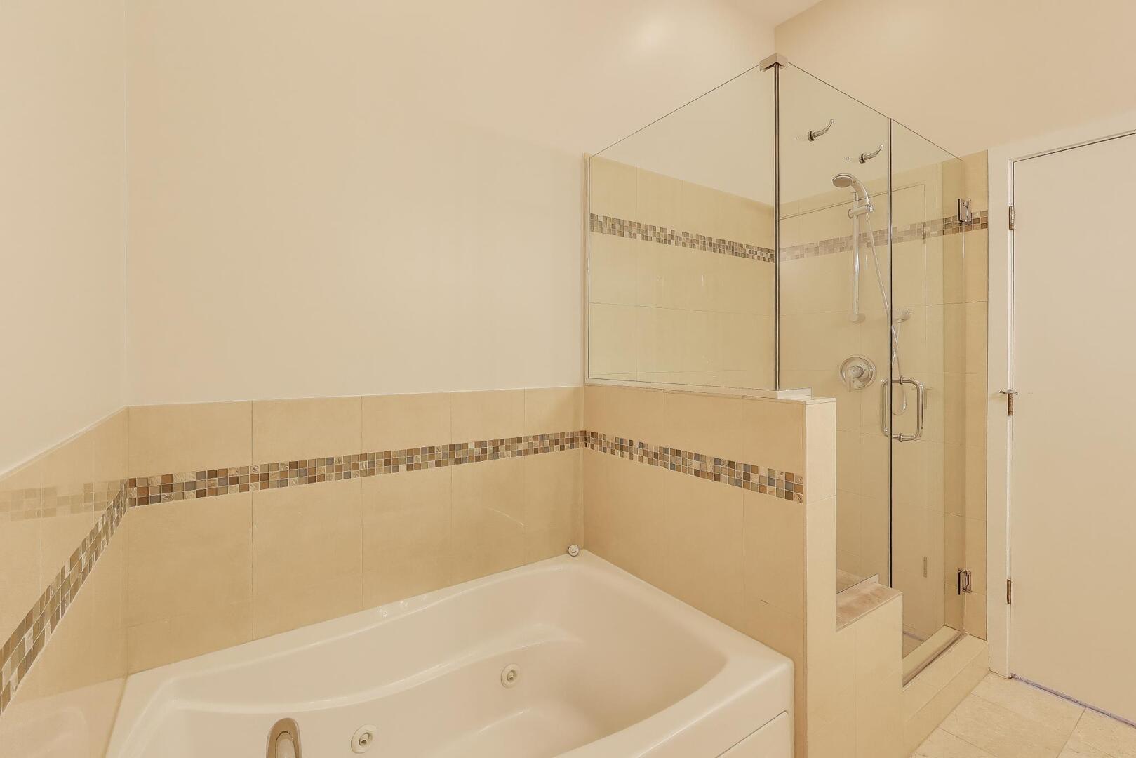 1600 N MARSHFIELD Avenue Unit: 403