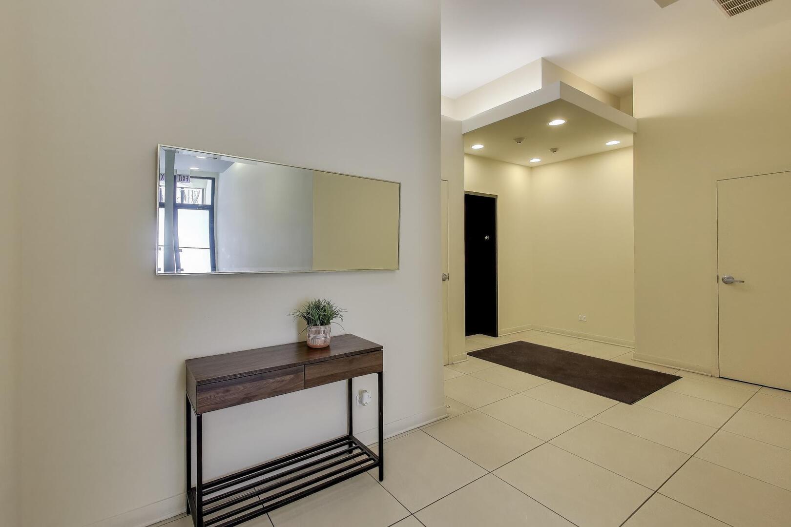 1600 N MARSHFIELD Avenue Unit: 403