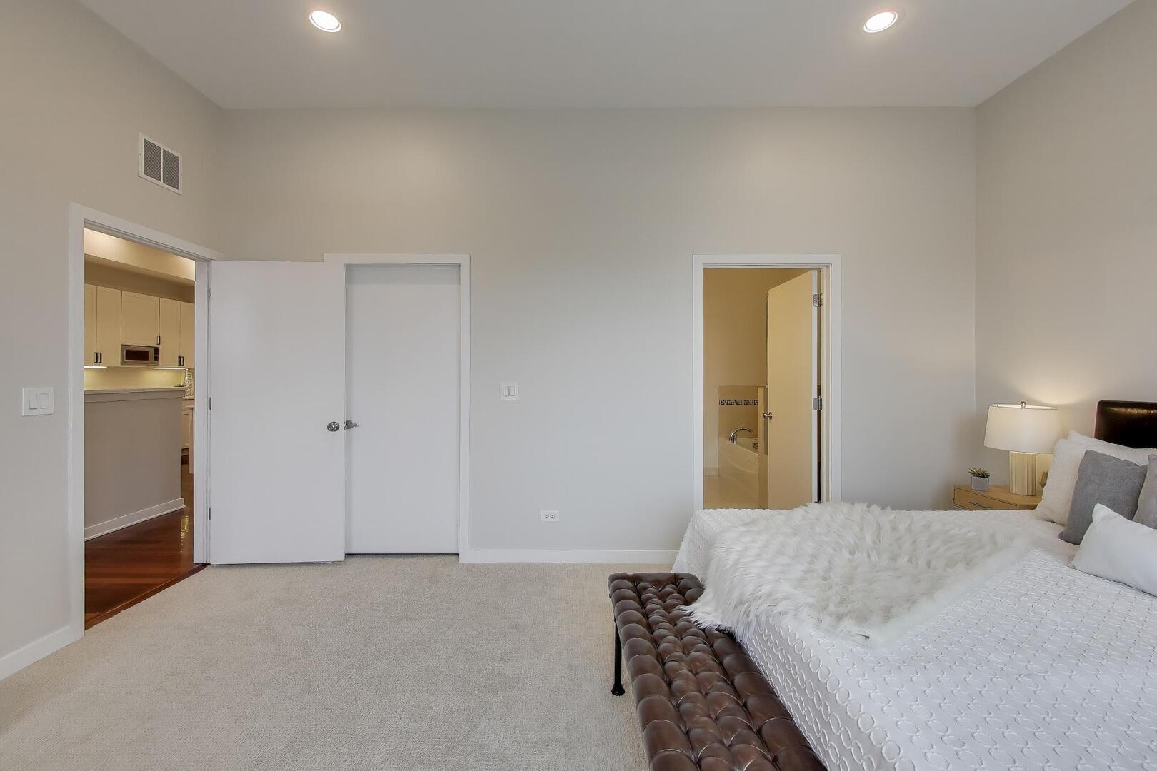 1600 N MARSHFIELD Avenue Unit: 403